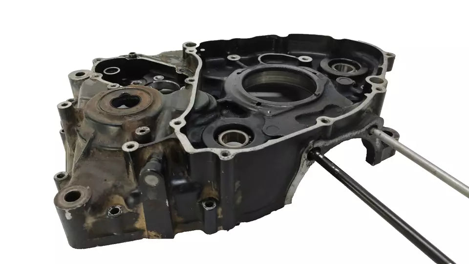 Carter central gauche Suzuki 600 DR 1985-1989 Réf : 11300-14A05-000