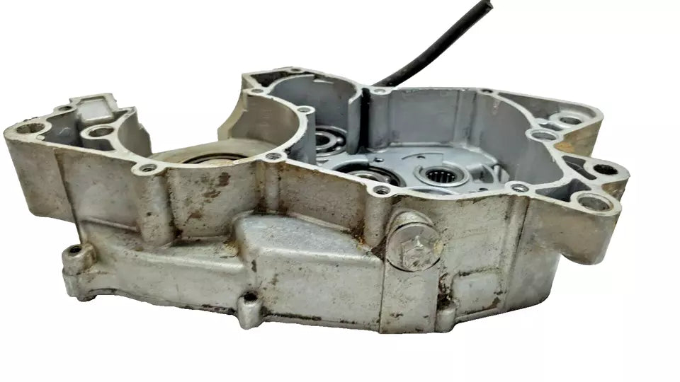 Carter moteur central droit Yamaha DT125LC 1987 n°8 Réf : 10V-15121-02-00
