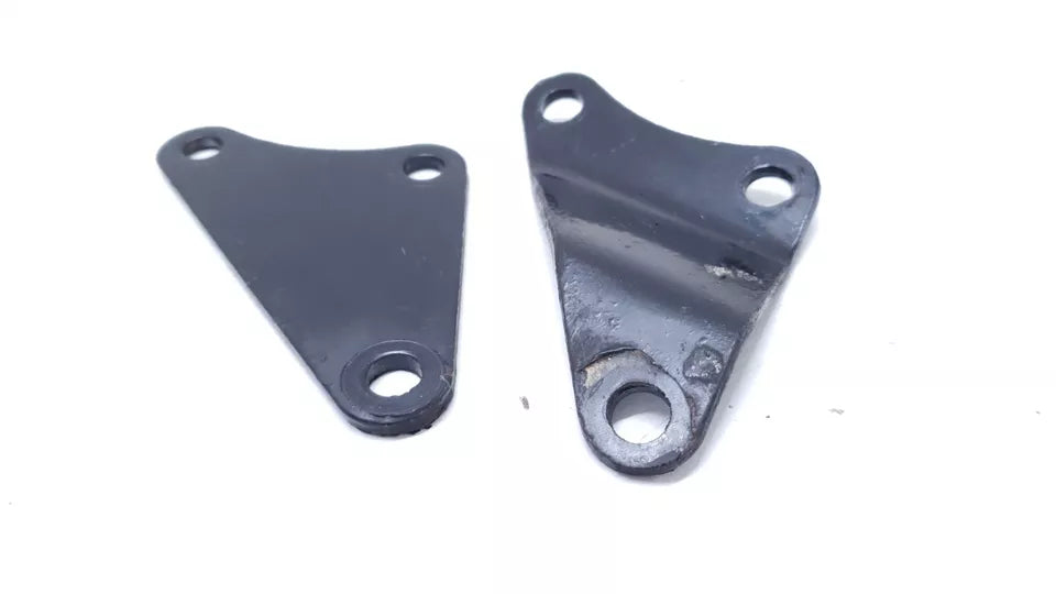 Supports moteur Yamaha YBR 125 2005 n°2 Réf : 5VL-F1316-00-00