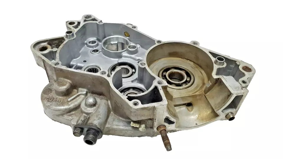 Carter moteur central droit Yamaha DT125LC 1987 n°6 Réf : 10V-15121-02-00