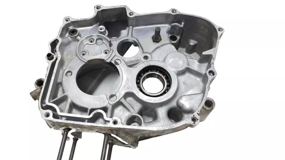 Carter moteur central droit Honda CB125T 1978 n°2 Réf: 11100-399-000