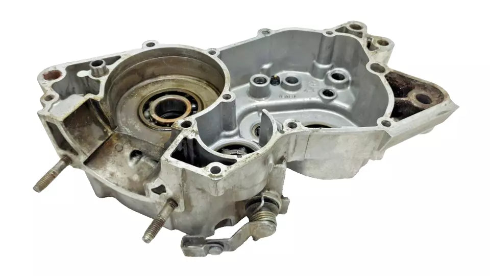 Carter moteur central gauche Yamaha DT125LC 1987 n°12 Réf : 10V-15111-01-00