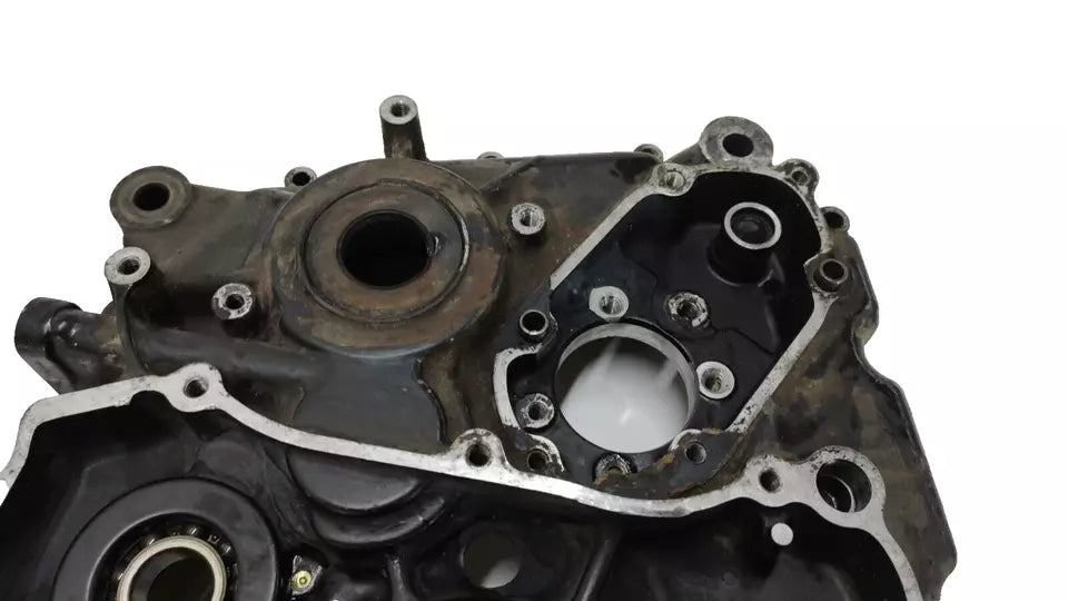 Carter central gauche Suzuki 600 DR 1985-1989 Réf : 11300-14A05-000