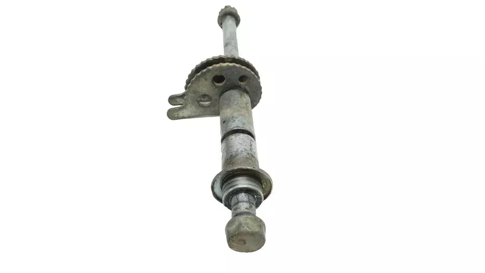 Axe de roue arrière Yamaha DT125LC 1987 n°7 Réf 37F-25381-00-00