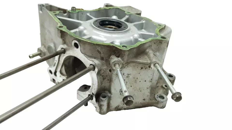 Carter moteur central gauche Honda CM 125 Custom 1985 Réf : 11200-KC2-000