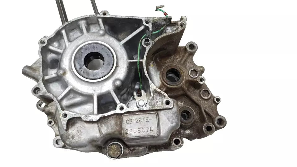 Carter moteur central gauche Honda CB125T 1978 n°2 Réf: 11200-399-000