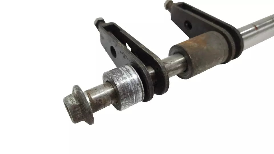 Axe de roue arrière Honda CB125T 1978 n°2 Réf : 42301-304-972