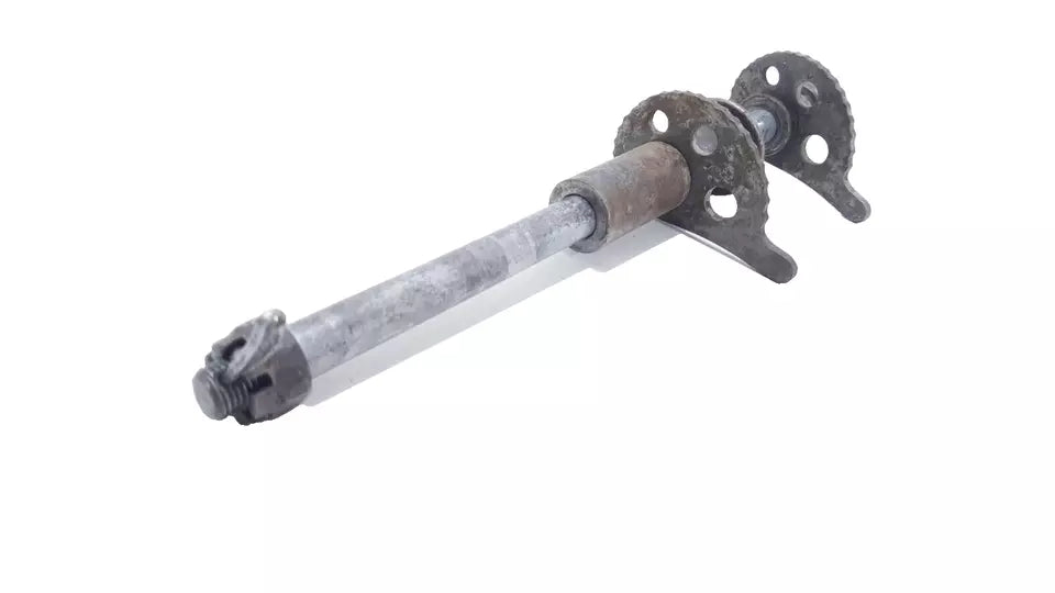 Axe de roue arrière Yamaha DT125LC 1987 n°17 Réf 37F-25381-00-00