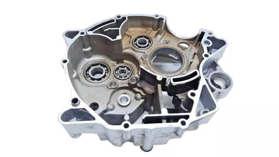 Carter moteur central gauche Yamaha YBR 125 2006 n°3 Réf : 5VL-E5111-10-00