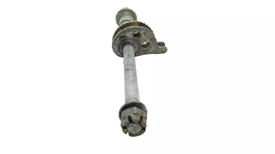 Axe de roue arrière Yamaha DT125LC 1987 n°7 Réf 37F-25381-00-00