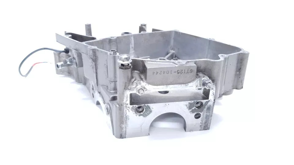 Carter moteur central gauche Hyosung Comet GT 125 2004