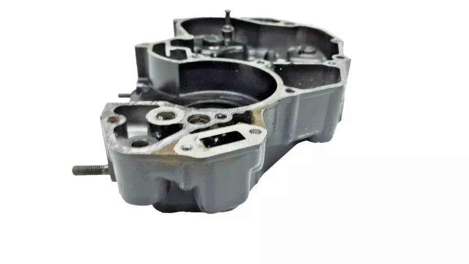 Carter moteur central droit Suzuki TSX 125 1984 Réf : 11304-01890-000