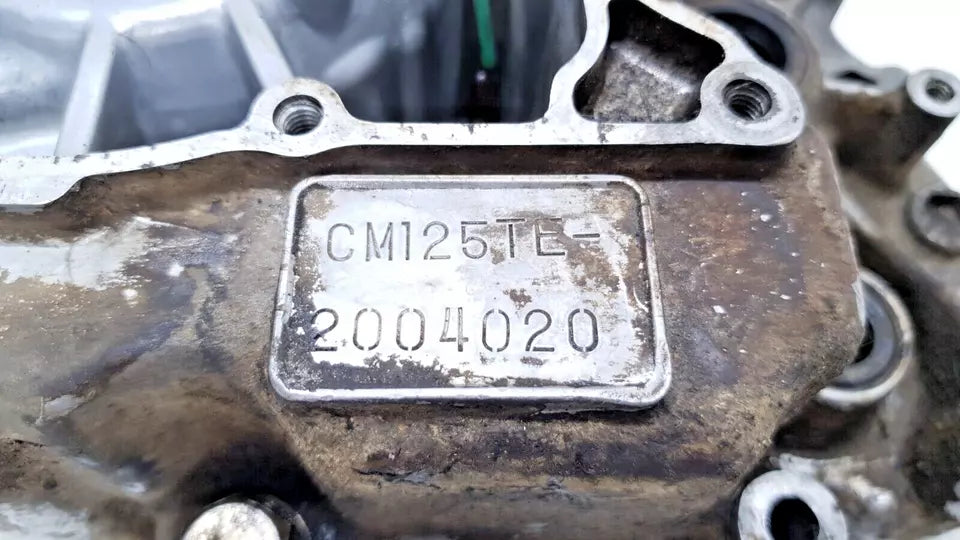Carter moteur central gauche Honda CM 125 T 1978 n°4 Réf : 11200-399-000