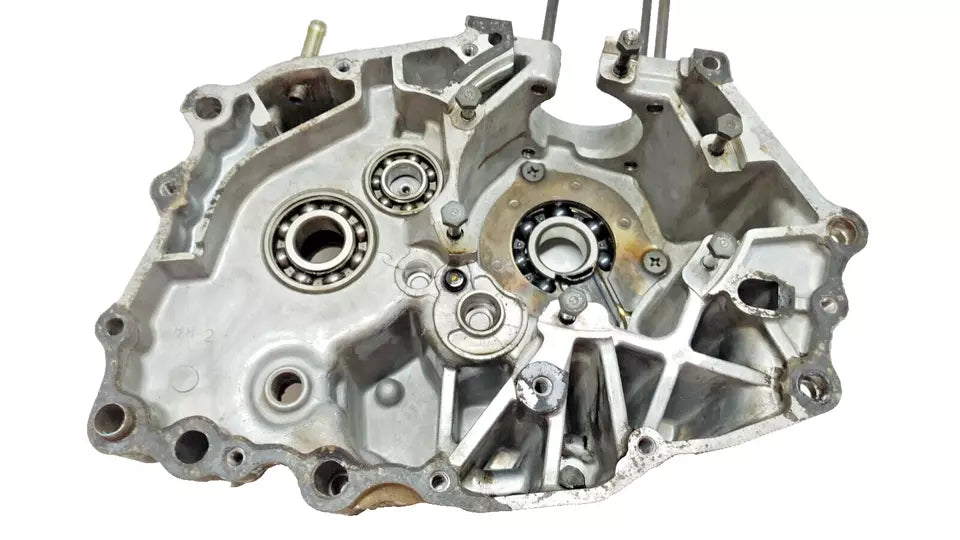 Carter moteur central gauche Honda CM 125 T 1978-1981 n°3 Réf : 11200-399-000