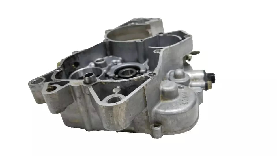 Carter moteur central droit Yamaha DT125LC 1987 n°5 Réf : 10V-15121-02-00