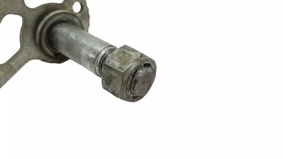 Axe de roue arrière Suzuki TSR 125 1990 Réf : 64711-03D00-000