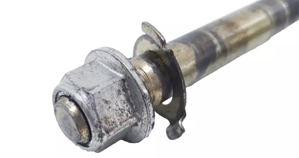Axe de roue avant Yamaha YBR 125 2006 n°2 Réf : 5VLF51811100