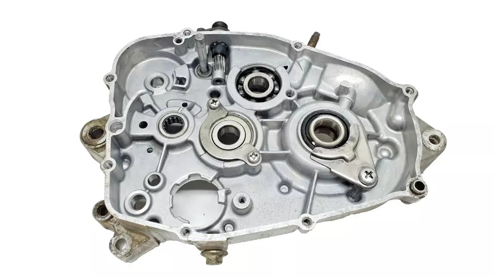 Carter moteur central droit Yamaha DT125LC 1987 n°6 Réf : 10V-15121-02-00