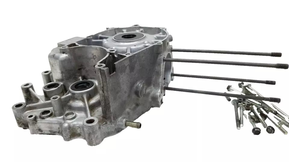 Carter moteur central gauche Honda CB 125 Twin 1979 Réf : 11200-399-000