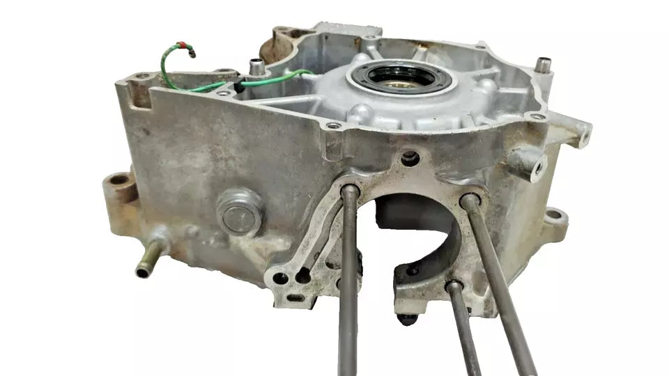 Carter moteur central gauche Honda CM 125 T 1978-1981 n°3 Réf : 11200-399-000