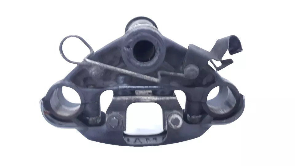 Té de fourche inférieur Yamaha YBR 125 2010 n°2 Réf : 5VLF331X0100