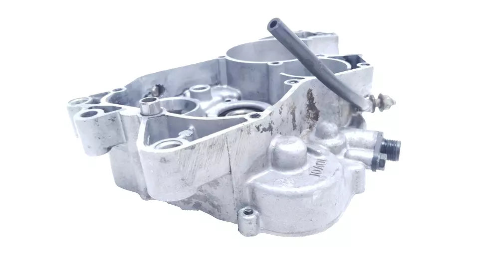 Carter moteur central droit Yamaha DT125LC 1987 n°18 Réf : 10V-15121-02-00