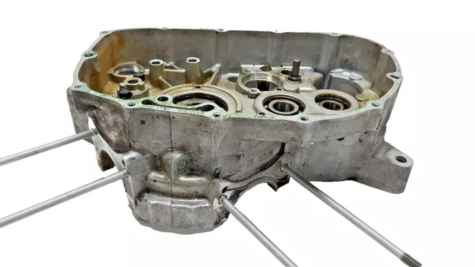 Carter moteur central droit Honda Varadero 125 2006 Réf : 11100-KGB-610