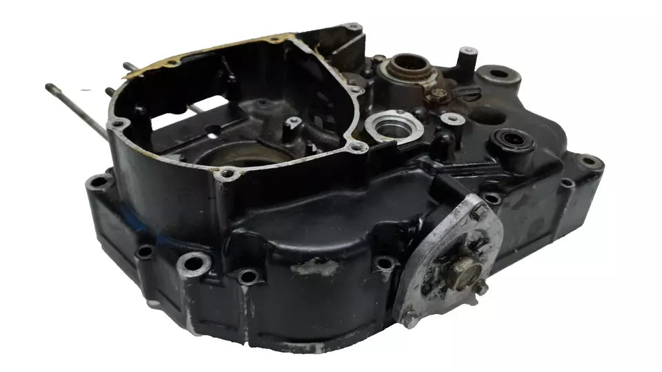 Carter moteur central gauche Suzuki 125 DR 1985 Réf : 11300-42A00-000