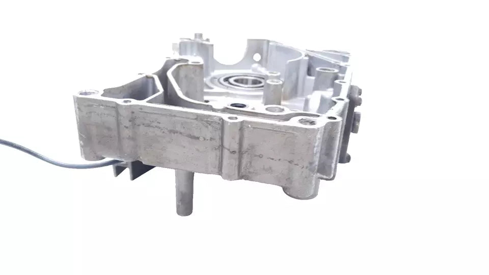 Carter moteur central gauche Hyosung Comet GT 125 2003 n°2