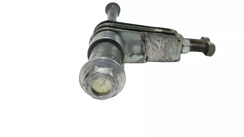 Axe de roue arrière Suzuki GN 125 2001 Réf : 64711-05310-000