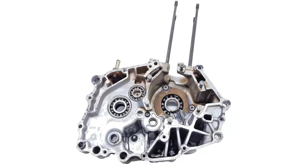 Carter moteur central gauche Honda CM 125 T 1978 n°4 Réf : 11200-399-000