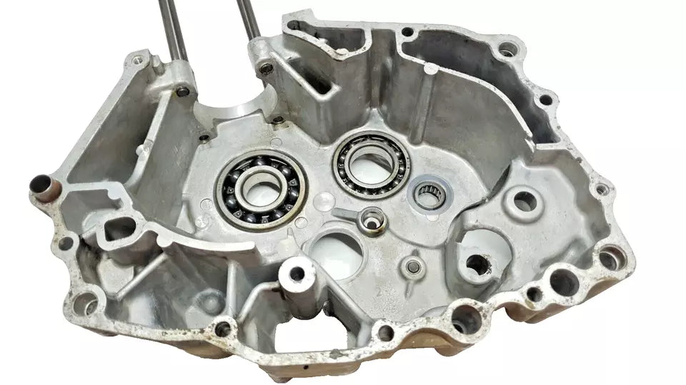 Carter moteur central droit Honda CM 125 T 1978-1981 n°3 Réf : 11100-399-000