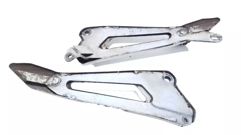 Reposes pieds arrière Yamaha YBR 125 2005 n°2 Réf : 5VL-F7452-00-00