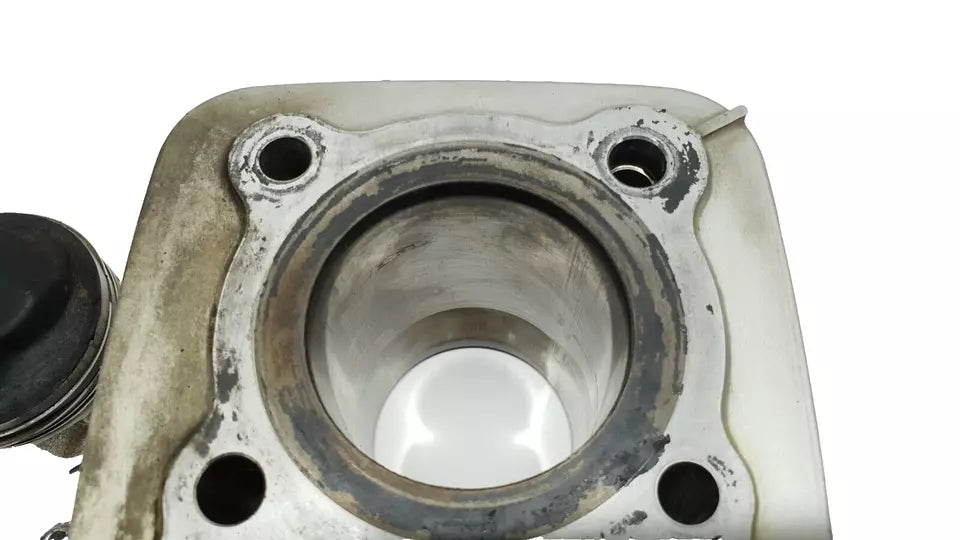 Cylindre & piston 57mm Suzuki GN 125 2001 Réf : 11210-05202-0F0