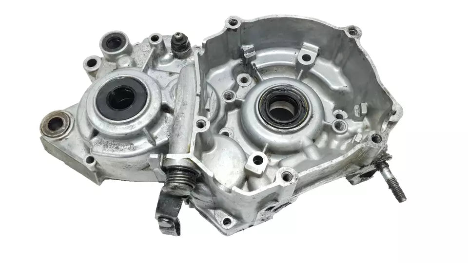 Carter moteur central gauche Yamaha DT125LC 1987 n°10 Réf : 10V-15111-01-00