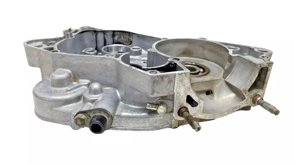 Carter moteur central droit Yamaha DT125LC 1987 n°5 Réf : 10V-15121-02-00