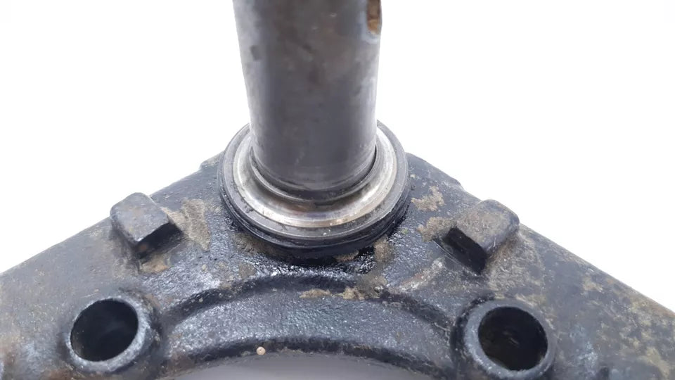 Té de fourche inférieur Honda CB 125 T 1980 n°2 Réf : 53200-399-610ZA