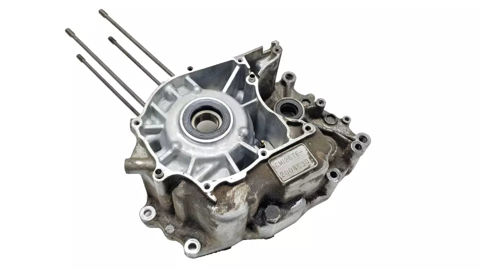 Carter moteur central gauche Honda CM 125 T 1978-1981 N°2 Réf : 11200-399-000