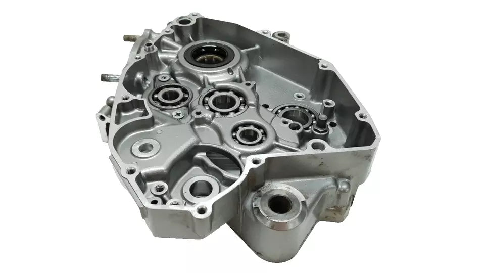 Carter moteur central droit Suzuki TSR 125 1994 Réf : 11300-03D00-000