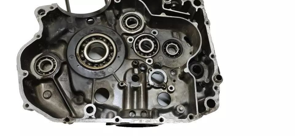 Carter central droit Suzuki 600 DR 1985-1989 Réf : 11300-14A05-000