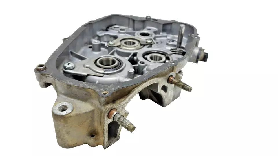 Carter moteur central droit Yamaha DT125LC 1987 n°5 Réf : 10V-15121-02-00