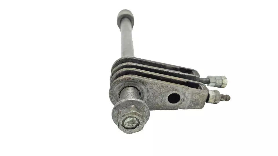 Axe de roue arrière Honda CM 125 T 1978-1981 n°3 Réf : 42301-304-972