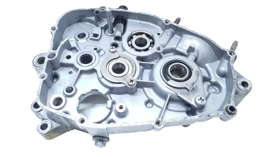 Carter moteur central droit Yamaha DT125LC 1987 n°21 Réf : 10V-15121-02-00