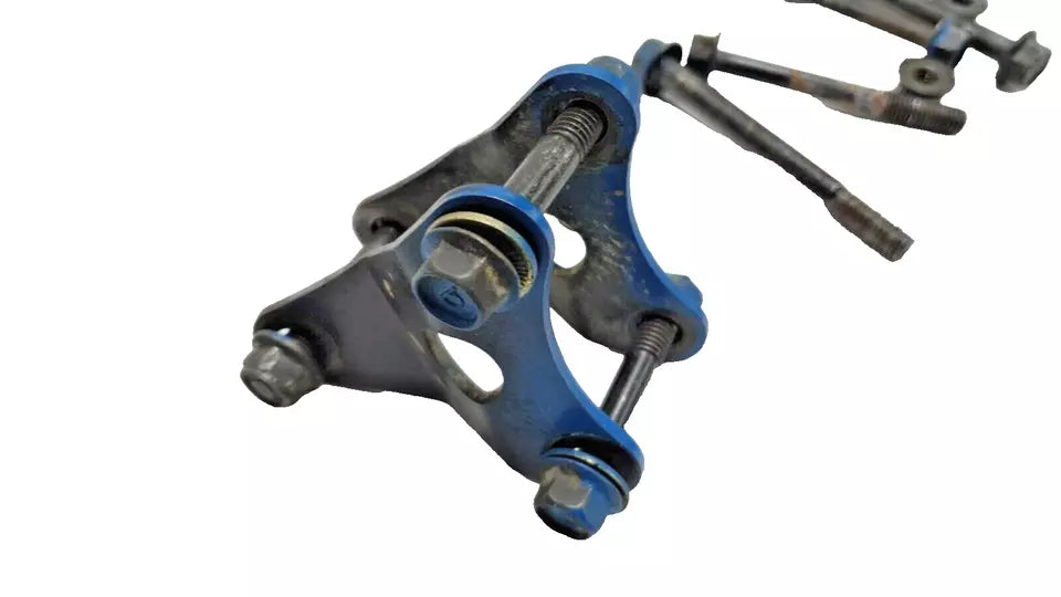 Supports moteur Suzuki 125 DR 1985 Réf : 41992-05200-019
