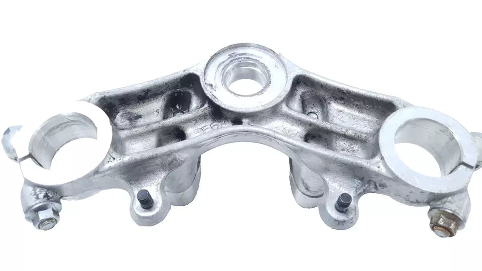 Té de fourche supérieur Honda CM 125 Custom 1986 n°2 Réf : 53231-KB4-000