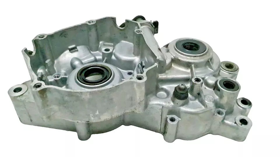 Carter moteur central gauche Yamaha DT125LC 1987 n°2 Réf : 10V-15111-01-00
