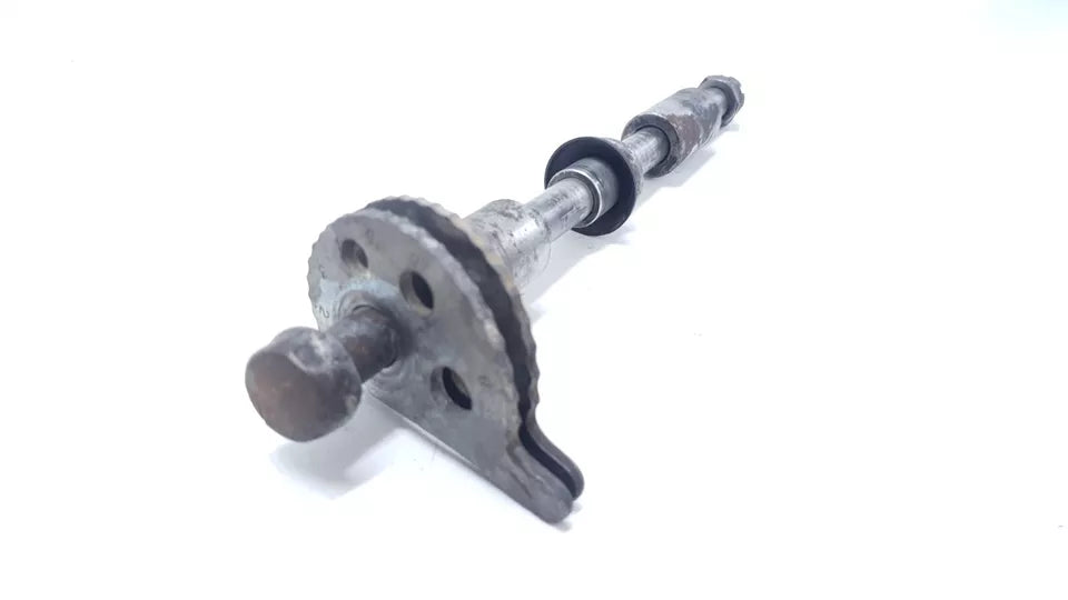 Axe de roue arrière Yamaha DT125LC 1987 n°18 Réf 37F-25381-00-00