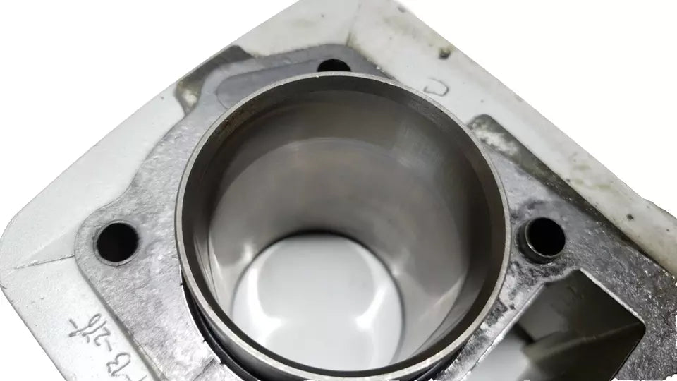 Cylindre & piston 54mm Yamaha XT125X 2008 n°2 Réf : 5VLE13101000