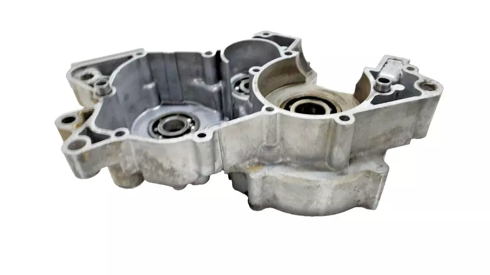 Carter moteur central gauche Yamaha DT125LC 1986 Réf : 10V-15111-01-00