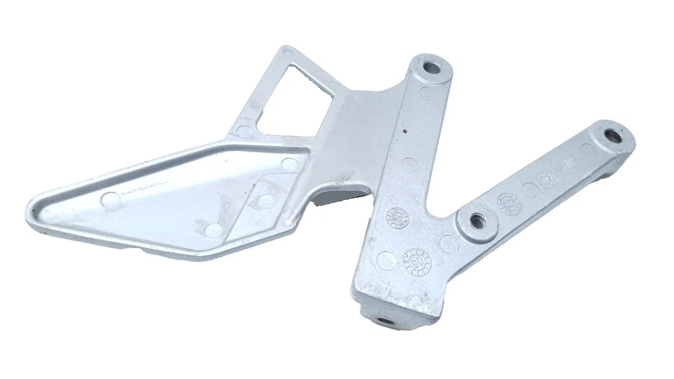 Repose-pied avant droit 2-2 Yamaha TZR 50 2008 n°4 Réf : 5WXF744200LK